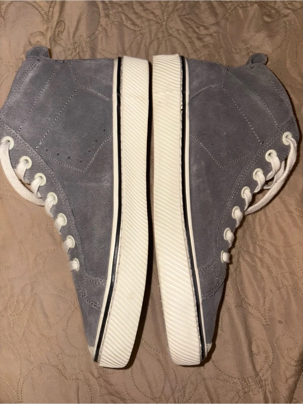 Cariuma OCA High-Top Grey Suede Sneakers Women’s Size 8 1/2 Men’s Size 7